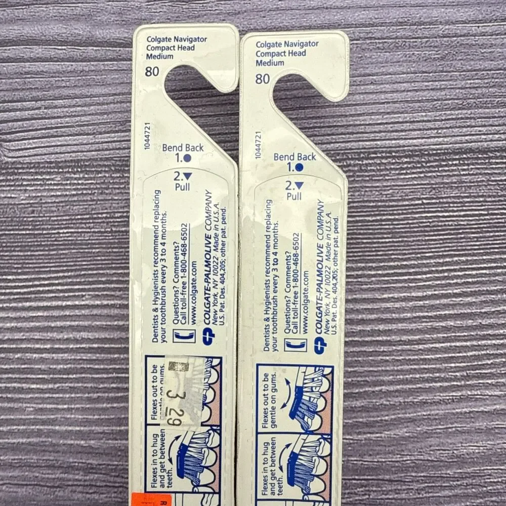 2 LOT VTG Colgate Navigator Cleaning Tip Flexible Compact Toothbrush MEDIUM 80